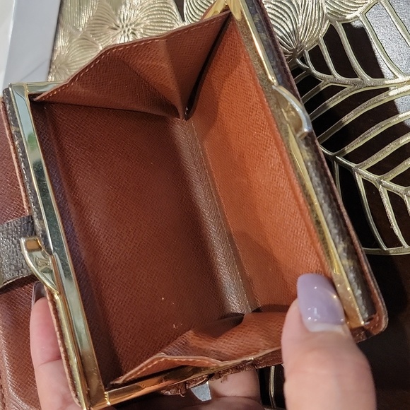 Authentic Louis Vuitton kisslock wallet - Picture 6 of 10